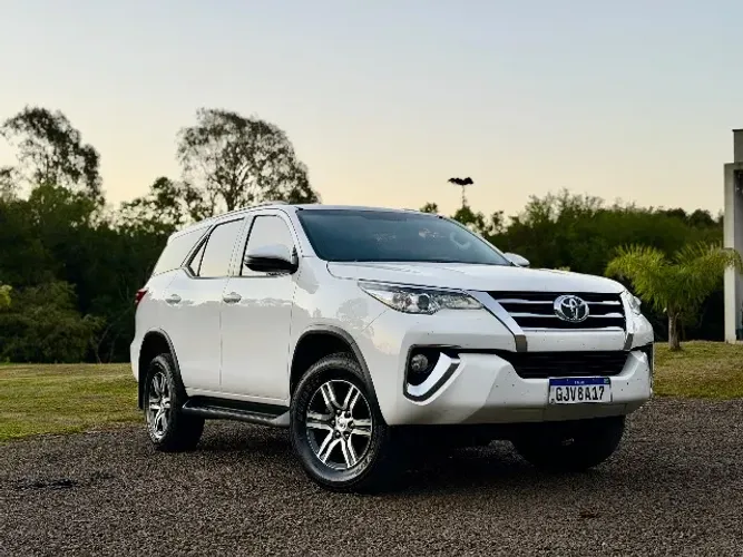Toyota Hilux SW4 SR 4X2 2.7/ 2.7 Flex 16V Aut. 2018