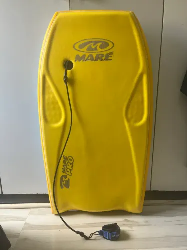 - Prancha de body-board (Maré PRO)