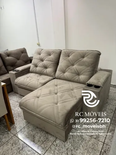 Sofá Retrátil e Reclinável Cuiabá com Porta-Copos - Conforto e Praticidade