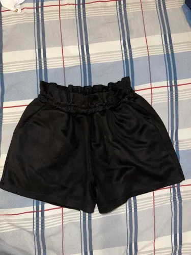 preto de tecido aveludado lindo.