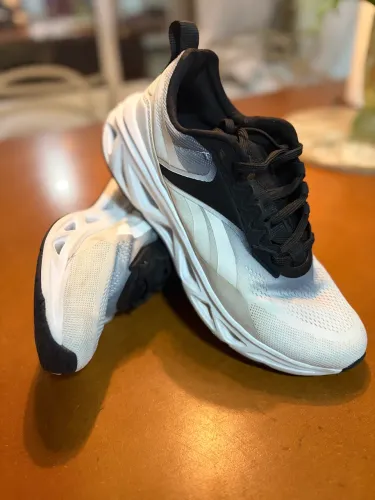 Tênis Reebok 44