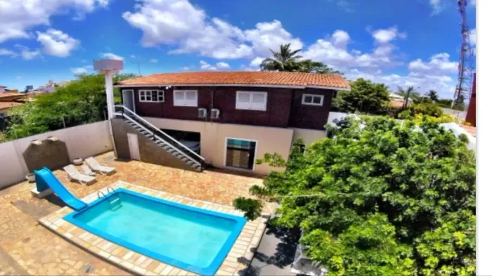 Excelente casa com piscina na Coroa do Meio