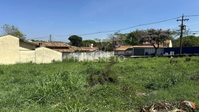 Esquina a venda em localização Estratégica no Castelinho