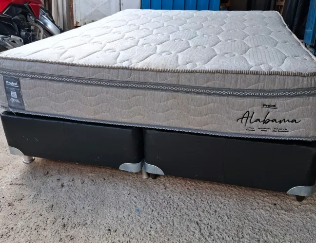 cama box de casal queem a base de couro top com colchão de mola ensacada já está