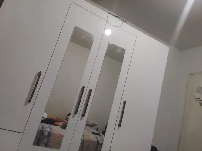Vendo Guarda - Roupa Zero