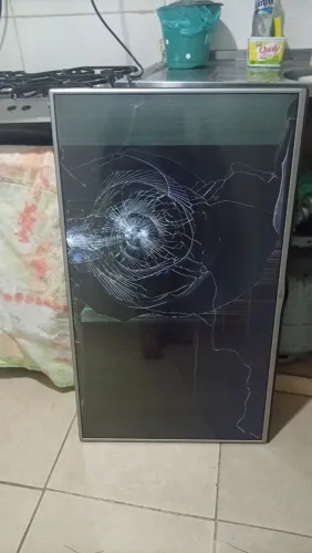 Vende-se tv LG com tela quebrada