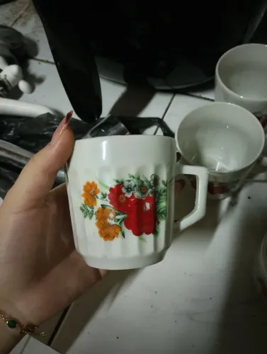 Conjunto de xícaras nova! Nunca usada, modelo anos 70! Vender rápido, preço negociável 