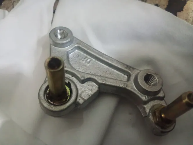Suporte pinça freio dianteira fazer 250 ano 2014