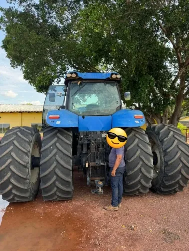 *Trator New Holland T8 385*<br>trator New Holland T8 385<br>trator New Holland T8 385