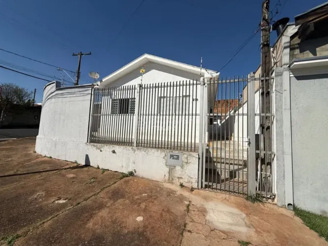 Venda de Casas / Padrão na cidade de Araraquara