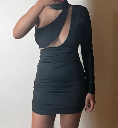 Vestido preto manga longa de um ombro só P