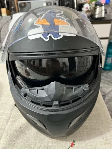 Capacete Pro Tork articulado com dupla viseira.