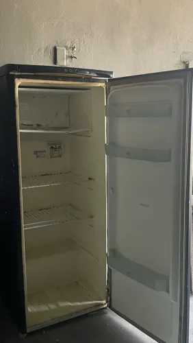 Geladeira antiga a venda