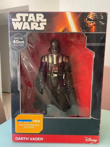 Boneco darth vader star wars na caixa