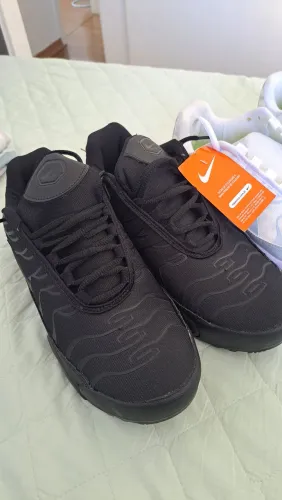 2 PARES DE TÊNIS