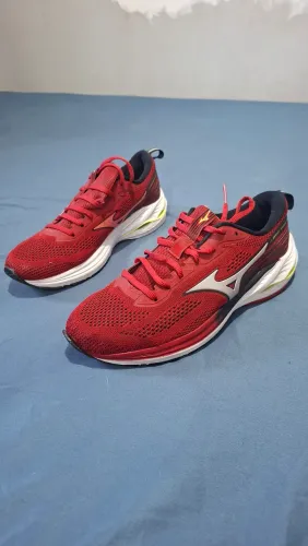 2 Tênis Mizuno original semi-novo vermelho e cinza com verde