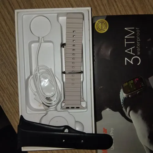 Vendo essa caixa do smartwatch com carregador e 2 pulseiras R$ 30