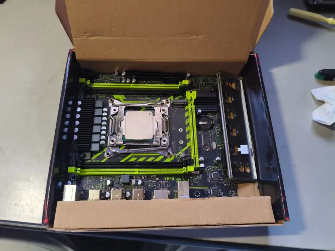 Kit Placa mãe X99 P4 DDR4 + XEON E5 2676V3 - 100%