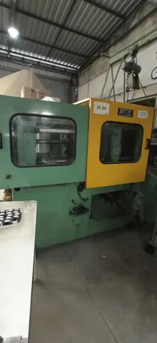 Maquina Injetora Plastica com Alimentador e secador