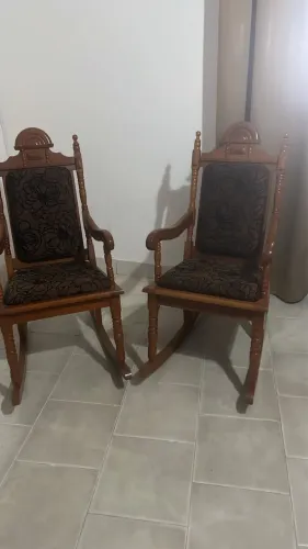 Cadeira balanço de madeira