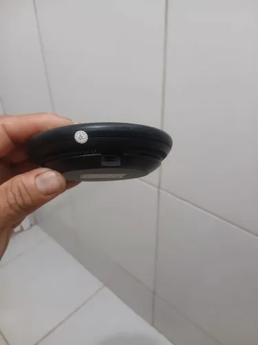 Carregador por indução está na caixa e manual