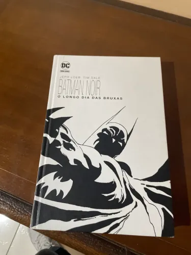 HQ Batman o longo dia das bruxas (edição noir)