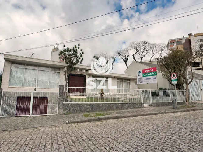 Excelente casa comercial e com ótima localização!