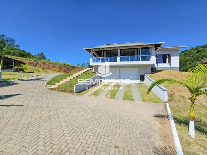 Sítio com casa principal e cabanas para pousada com vista incrível para a Lagoa