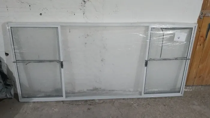 Janela grande de alumínio branco 2,20x1,00