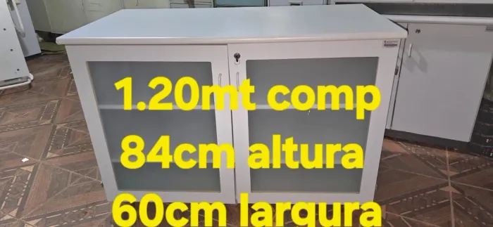Armário de aço bastante reforçado semi-novo com rodinhas