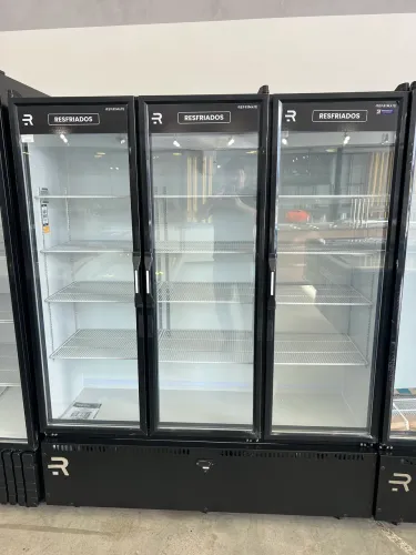Geladeira expositora 3 portas para resfriados 950L nova