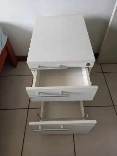 Gaveteiro com rodinhas para pastas