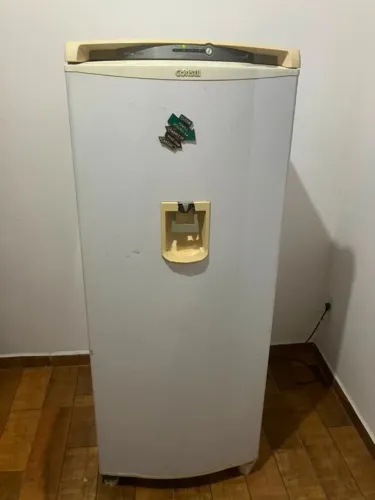 Geladeira Consul CRG36ABANA Usada 253L