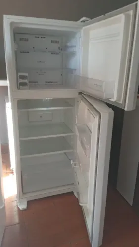 Geladeira ElEctrolux 431 litros