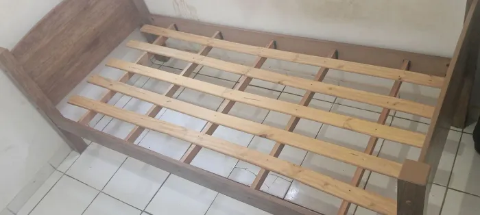VENDO CAMA SOLTEIRO - NAO ENTREGO, NEM ENVIO