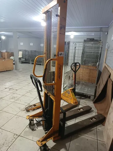 Empilhadeira 1500kg