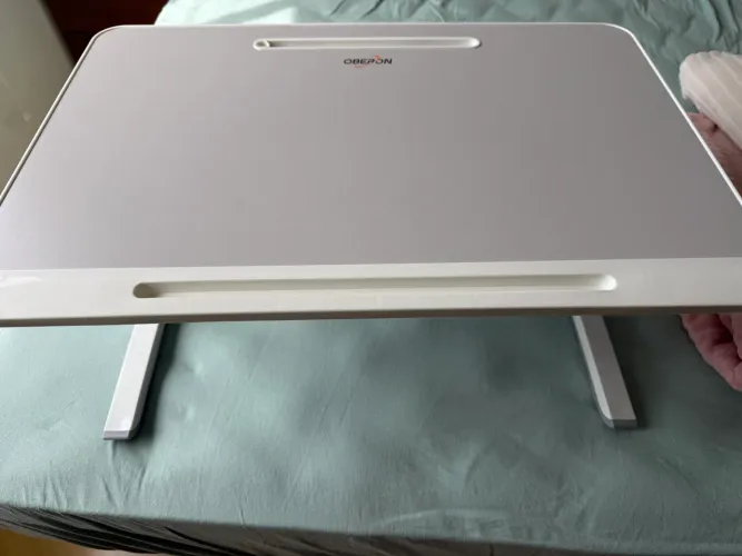 Mesa de estudo para ficar deitado na cama para computador e tablet.