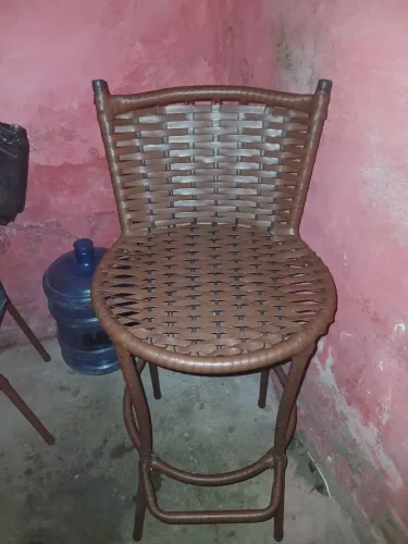 Vendesse duas banquetas