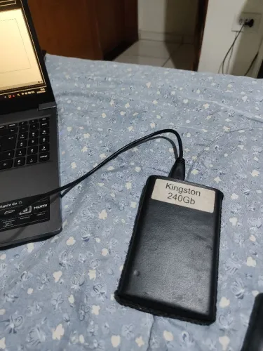 HD externo Kingston 240 GB cabo 3.0 não acompanha o cabo