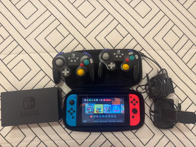 Vendo Nintendo Switch v2 com 2 anos de uso com jogos e sem problema e 96 g