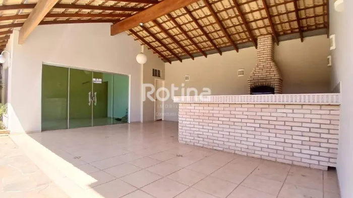 Casa sobrado para alugar, 4 quartos, Brasil - Uberlândia/MG - Rotina Imobiliária