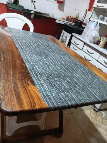 Vende-se mesa