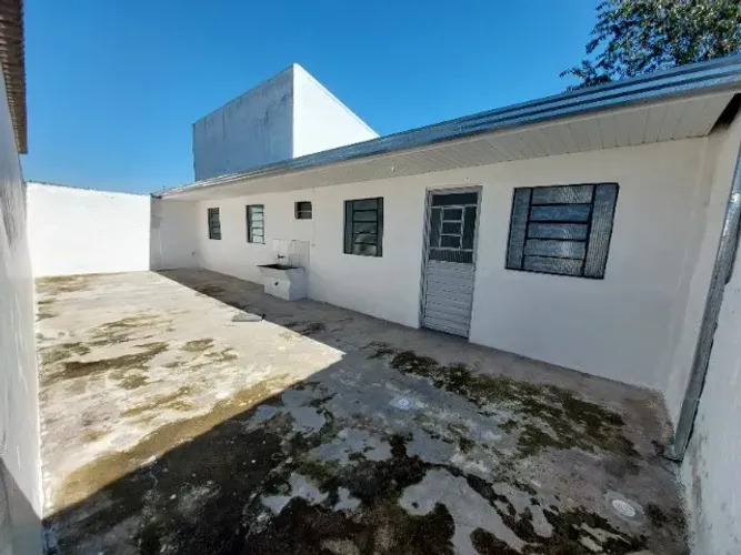 Aluga-se casa no Cajuru (Solitude) - 2 quartos