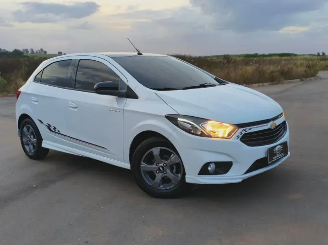 Chevrolet Onix Hatch Effect 1.4 8V Flex Power Mec. 4P 2018
