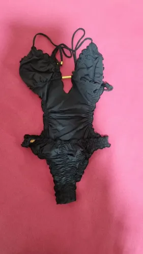 Maiô Preto com decote