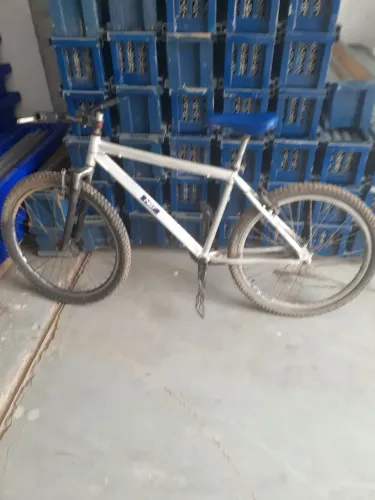 Bicicleta aro 29 quadro alumínio pneus e câmara de ar novos"
