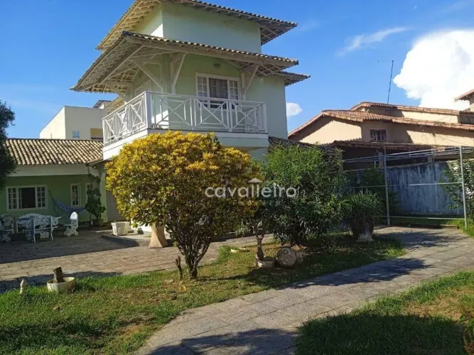 Casa centro de Maricá com 4 dormitórios à venda, 329 m² por R$ 1.800.000 - Centro - Maricá