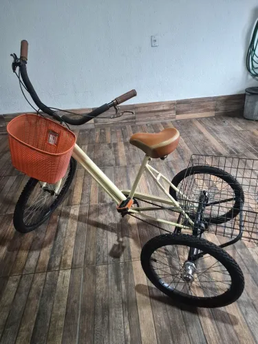 Bicicleta Triciclo Adulto Retrô Creme - Aro 26/20 com Banco Conforto GTA