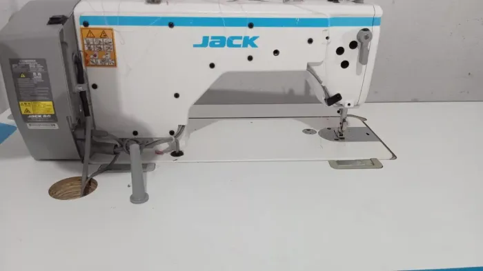 Máquina de costura eletrônica Jack A4B