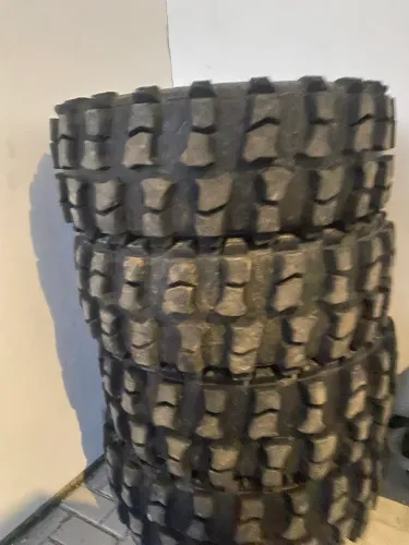 Vendo ou troco Pneus 315 aro 17 recapados modelo Katrina 